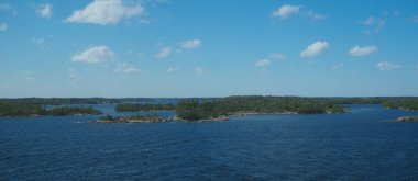 beauftiful İsveç'te adalar denizde güneşli bir gün