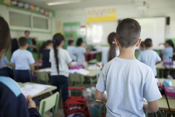 Niños Boca Arriba Pie Pleno Ejercicio Escuchando Explicación Del Maestro — Foto de Stock