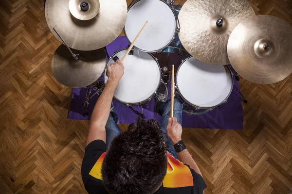 Jovem Percussionista Ensaiando Tocando Bateria Estúdio Ensaio Vista Aérea — Fotografia de Stock