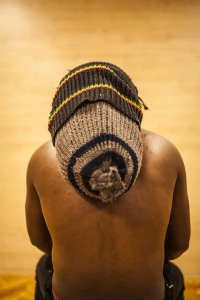 Young Rastafarian Man Showing His Dreadlocks His Back Clothes — Stock Photo, Image