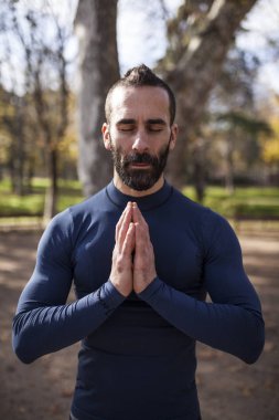 Yogi adam sakallı meditasyon, portre