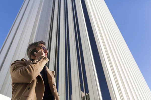 Young Attractive Business Man Working His Smart Phone Tower Background — Stock Photo, Image