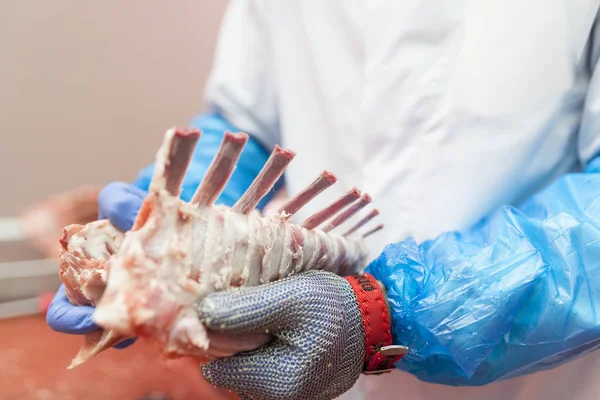 Meat Cutting Room Worker Preparing Rack Lamb — Stock Photo, Image