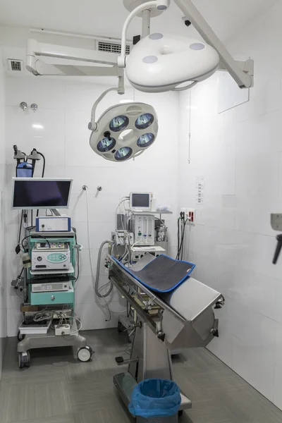 Sala de cirugía de la clínica veterinaria — Foto de Stock