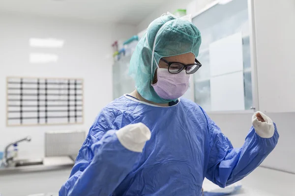 Sala de cirugía de la clínica veterinaria — Foto de Stock