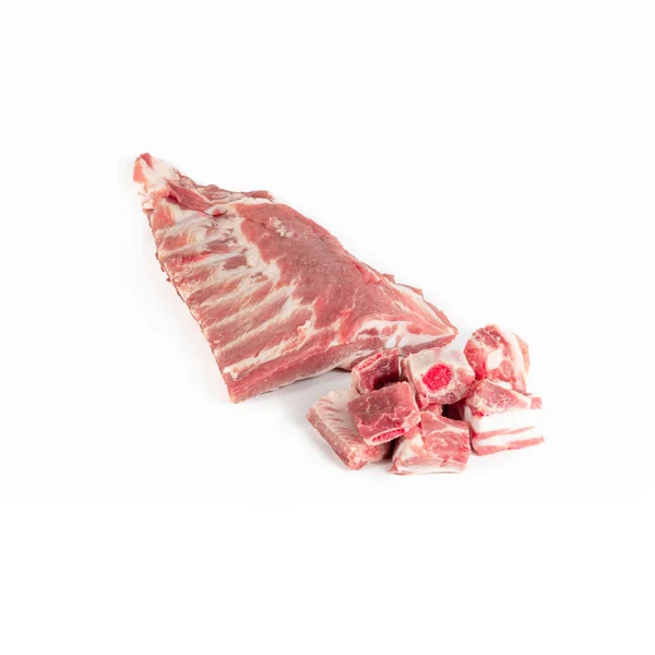 新鮮なみじん切りの豚カルビ 純粋な白い背景で撮影した写真 電子商取引のために 正面図 — ストック写真