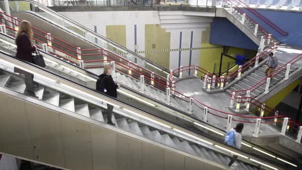 Rotterdam Netherlands March 2017 Interior Modern Railway Station Rotterdam Travelers — Stock Video