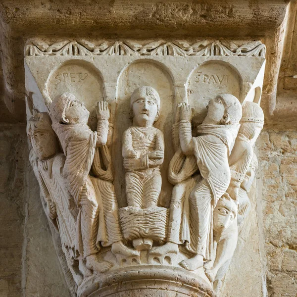 Vezelay Francia Julio 2018 Capital Sobre Pilar Iglesia Románica Abadía — Foto de Stock