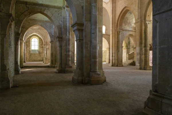 Fontenay Francia Luglio 2018 Chiesa Con Pilastri Romanici Abbazia Cisteriana — Foto Stock