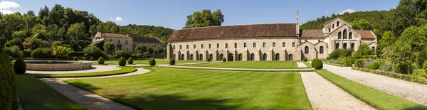 Panorama jardín de la Abadía de Fontenay — Foto de Stock