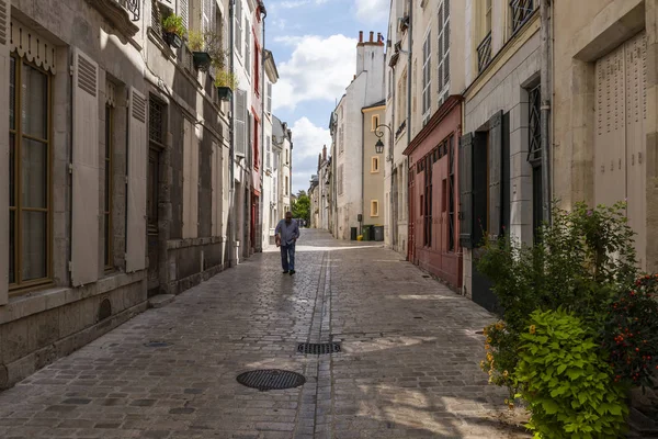 Orleans Francia Agosto 2018 Alley Walking Man Old High Houses — Foto Stock