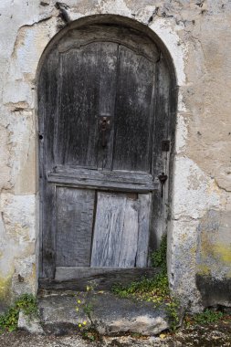 Bonny-sur-Loire, Fransa eski bir ev, eski ahşap kapı