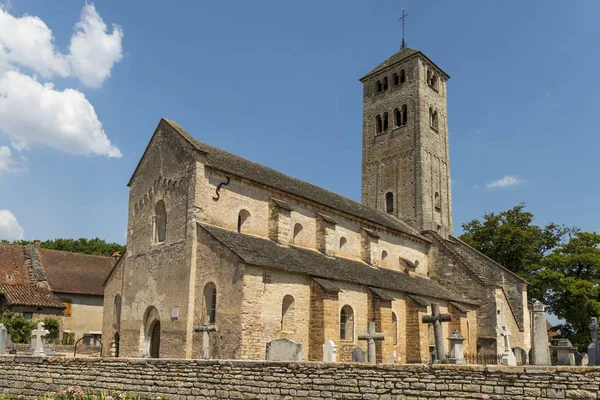 Kościół Wieżą Cmentarz Chapaize Dzień Lata Saône Loire Francja — Zdjęcie stockowe