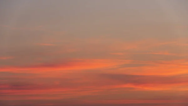 Farbiger Himmel Bei Sonnenuntergang Mit Orangen Roten Und Blauen Farben — Stockfoto