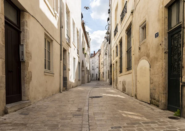 Böjda Lane Med Gamla Höga Hus Med Nostalgiska Lampor Orleans — Stockfoto