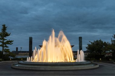 Işıklı Çeşme Kopenhag nehir ve liman ve Kraliyet Sarayı yakınında. Danimarka.