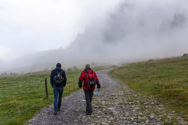 Grand Bornand France September 2018 Two Hikers Backpacks French Alps — Stock Photo, Image