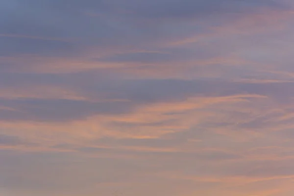 橙色和深蓝色的日落天空 — 图库照片