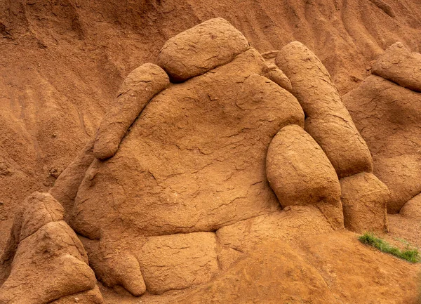 Rocce Arancioni Rosse Nel Canyon Delle Fiabe All Issyk Kul — Foto Stock