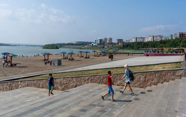 Pavlodar Kazakistan Luglio 2020 Spiaggia Presso Fiume Irtysj Pavolodar Con — Foto Stock