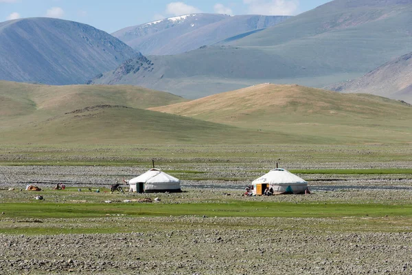 Tolbo Mongoliet Augusti 2019 Två Jurtor Dal Mellan Mongoliets Berg — Stockfoto