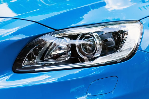 Modern autós fényszóró, kék autó külső részletek — Stock Fotó