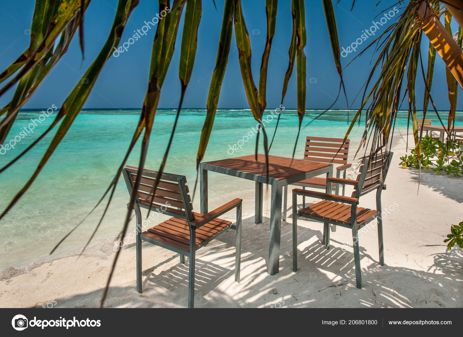 beach table and chairs