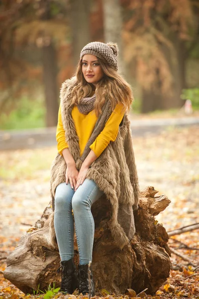 Gelukkig Portret Mode Van Een Mooie Jonge Kaukasische Vrouw Met — Stockfoto