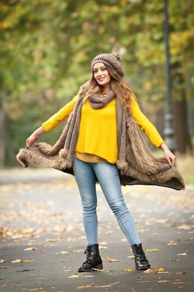 Happy Portrait Fashion Beautiful Young Caucasian Woman Grey Cap Scarf — Stock Photo, Image