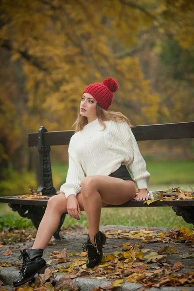 Portrait Beautiful Young Caucasian Sensual Woman Red Cap White Pullover — Stock Photo, Image