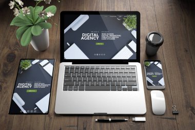 ahşap zemin gösteren dijital ajansı duyarlı web sitesinde cihazların 3D render