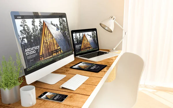 デジタルは 建築家の応答性の高い概念で木製テーブルの上のデバイスを生成されます すべての画面のグラフィックで構成をされます — ストック写真