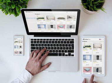 Genel gider masaüstü aygıtları ekranda online alışveriş ile