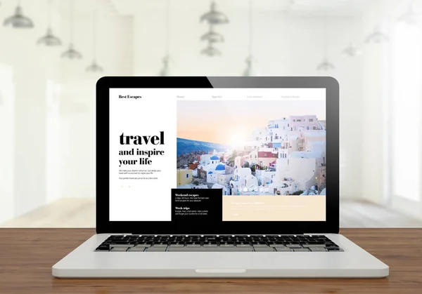 Візуалізація Веб Сайту Туристичного Блогу Ноутбук Стільниці — стокове фото
