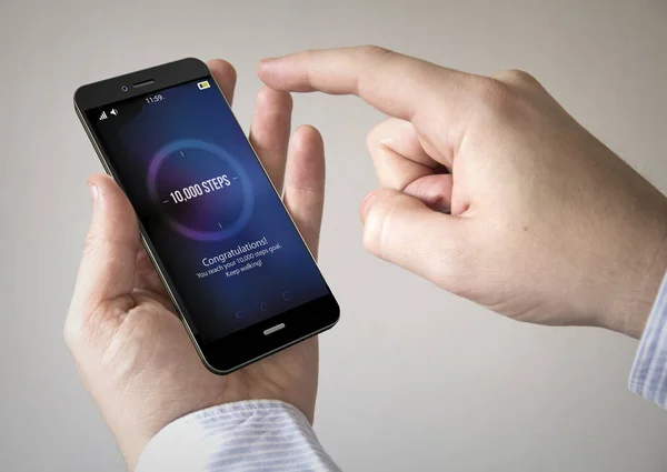 Smartphone con pantalla táctil y rastreador de actividad en la pantalla — Foto de Stock