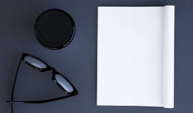 Açık dergi mockup 3D render üst görünüm