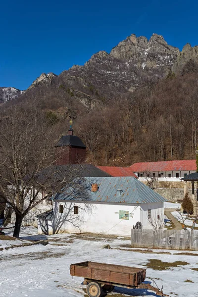 Monastero di Stanisoara nella contea di Valcea — Foto Stock
