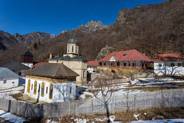 Monastero di Stanisoara nella contea di Valcea — Foto Stock