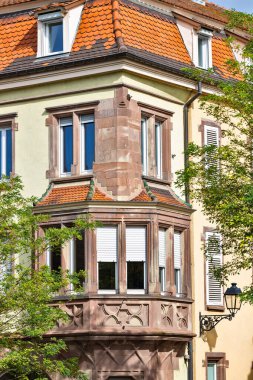 Colmar Alsace Fransa 'da oriel ile ev