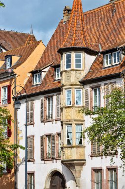 Colmar Alsace Fransa 'da oriel ile ev