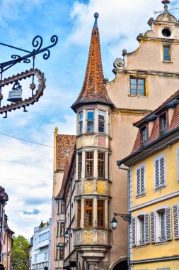 Colmar Alsace Fransa 'da oriel ile ev