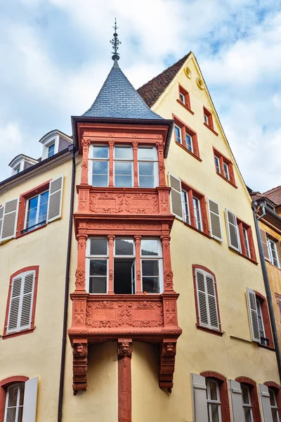 Casa con oriel en Colmar Alsacia Francia —  Fotos de Stock