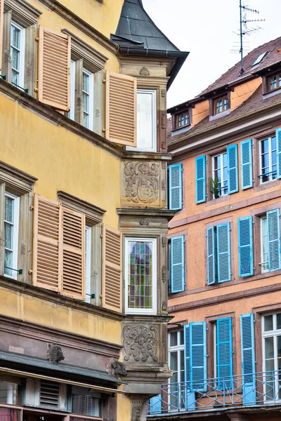 Hus med oriel i Colmar Alsace Frankrike — Stockfoto