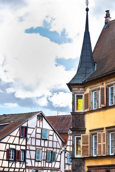 Huis met oriel in Colmar Alsace Frankrijk — Stockfoto