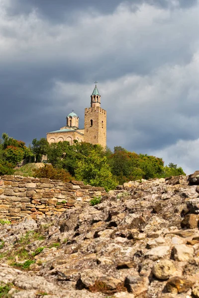 Veliko Tarnovo Bulgária Turisztikai Városa Háttérben Cári Erőddel — Stock Fotó