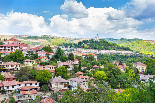 Великий Тырново, туристический город в Болгарии с крепостью Царевец на заднем плане
