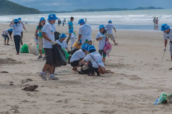 Rayong Thaiföld Szeptember 2012 Takarítás Tengerparton Nemzetközi Coast Tiszta Fel Jogdíjmentes Stock Fotók