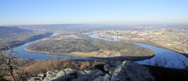 Tennessee Nehri ve Lookout Mountain görülen Chattanooga