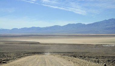 Kaliforniya'daki Death Valley'i görüntüleyin ve gezin