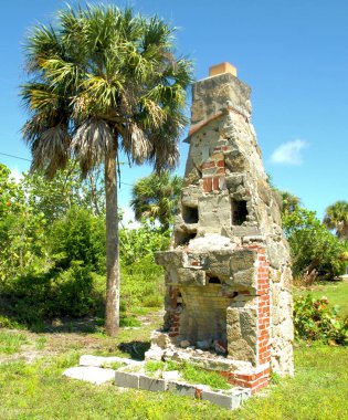 Eski kalıntılar ve Vero Beach, Florida yakınlarındaki baca